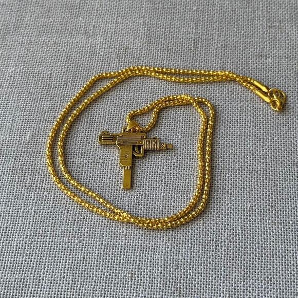 Y2k gold mini uzi necklace MENS - Picture 3 of 4